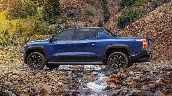 А как у них? Отличия авторынка США и России: топ-10 моделей в 2025 году