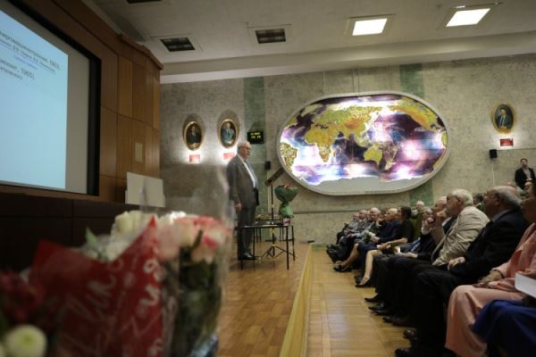 «Директорские страсти» академика Роберта Нигматулина: 30 лет у научного штурвала