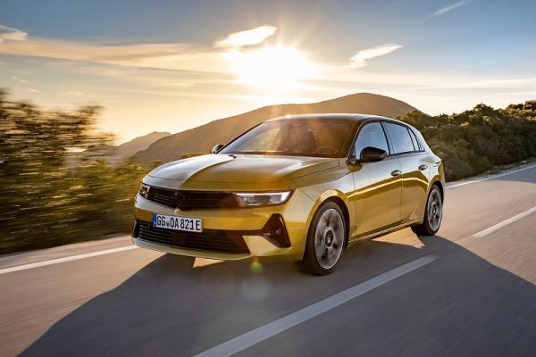 Представлены обновлённые Opel Astra и Astra Sports Tourer: 196 л.с., 83 км без капли бензина и новая коробка передач