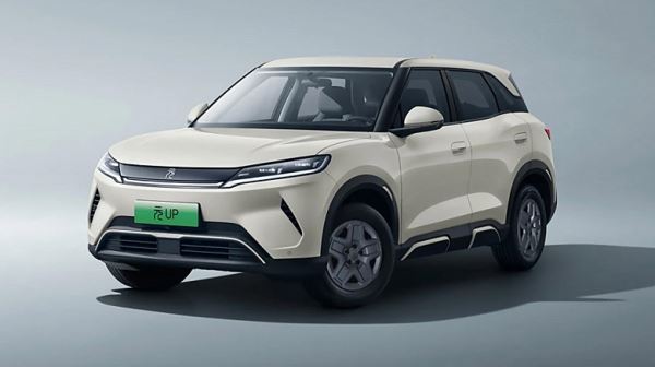 BYD сделала то, что уже несколько лет обещают Tesla и Volkswagen. Представлен современный кроссовер BYD Yuan UP 301KM Pilot Edition за 10 тыс. долларов