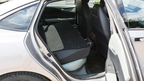 Этюд в светло-серых тонах: тест-драйв седана Changan Lamore