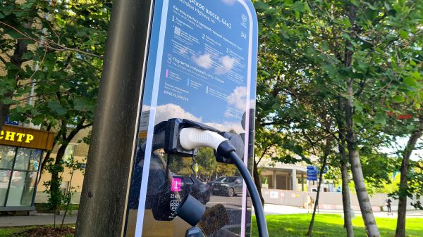 Зарядки для электромобилей в Москве стали платными: что изменится для владельцев