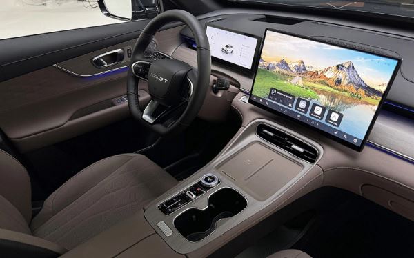 Эту машину начали выпускать в России вместо Volkswagen Tiguan. Представлен Tenet T8 с полным приводом уже в базовой версии