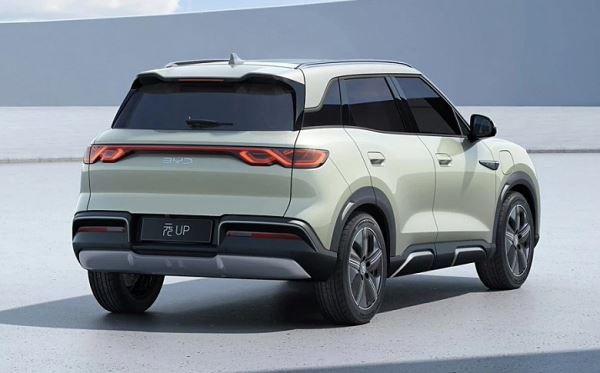 BYD сделала то, что уже несколько лет обещают Tesla и Volkswagen. Представлен современный кроссовер BYD Yuan UP 301KM Pilot Edition за 10 тыс. долларов