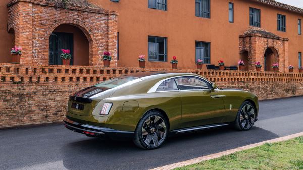 Bentley EXP 15 против Rolls-Royce Spectre: битва электрических аристократов