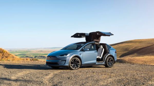 ИИ в Tesla: умный помощник или цифровой двойник Илона Маска?