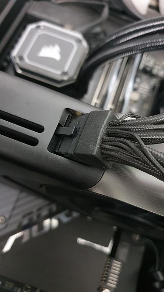 Уникальный случай: разъем питания GeForce RTX 5090 расплавился под нагрузкой, но видеокарта продолжила работать