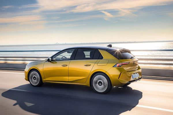 Представлены обновлённые Opel Astra и Astra Sports Tourer: 196 л.с., 83 км без капли бензина и новая коробка передач