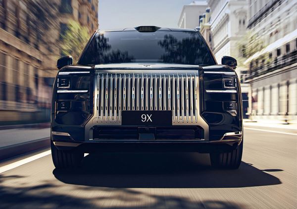 Конкурент Bentley Bentayga и Rolls-Royce Cullinan от Zeekr едет в Россию — дешево. Продажи Zeekr 9X стартуют осенью, названа цена