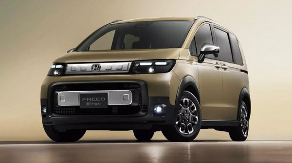 Новая вместительная Honda за 1,8 млн. В России подешевели Honda Freed Crosstar