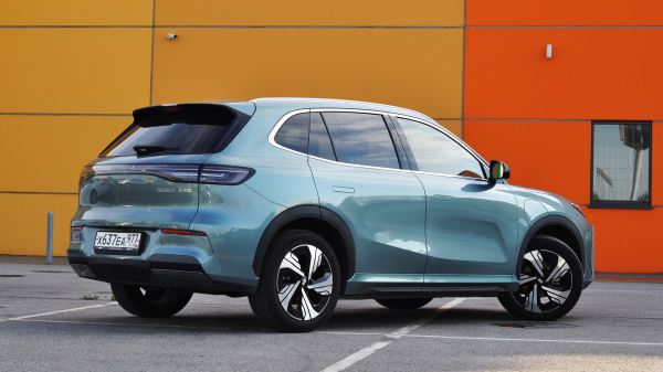 Не молния, но бодрит: подробный обзор и тест-драйв электрокроссовера Geely EX5