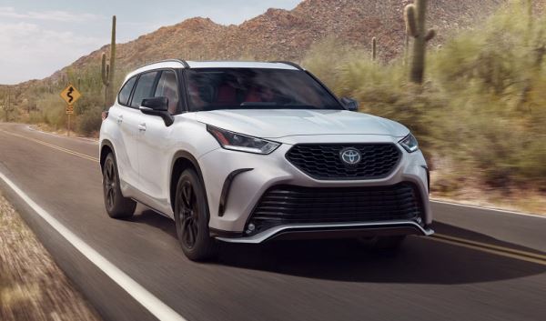 Toyota ушла из России, но россияне не готовы отказываться от японских машин: Toyota Highlander и Toyota RAV4 — хиты параллельного импорта