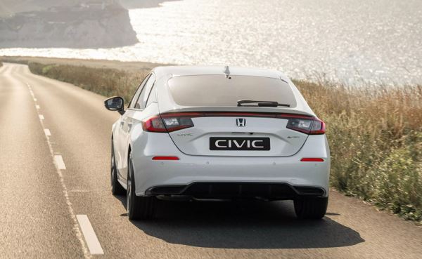 Представлен Honda Civic 2026: минус противотуманные фары, плюс беспроводная зарядка для смартфона