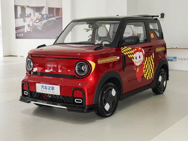 Самый дешевый Geely, и самый стильный. Представлен Geely Panda Kart Pig Man Limited Edition: всего 666 экземпляров и цена 46,9 тыс. юаней (500 тыс. рублей)