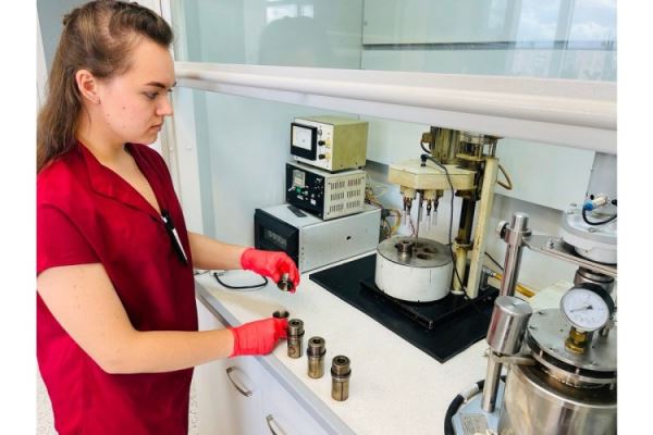 Новый полностью отечественный пакет присадок для моторных масел создали в Губкинском университете