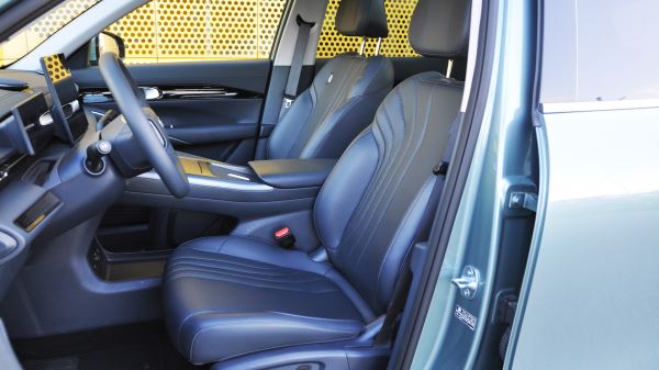 Не молния, но бодрит: подробный обзор и тест-драйв электрокроссовера Geely EX5