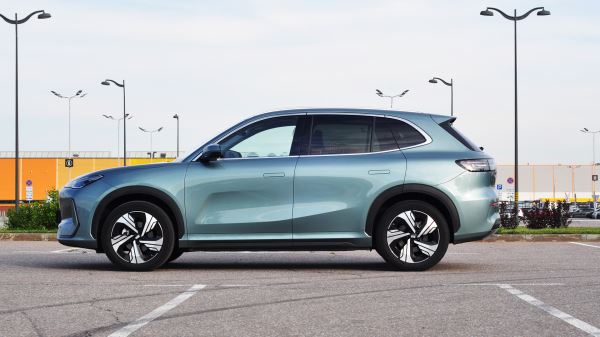 Не молния, но бодрит: подробный обзор и тест-драйв электрокроссовера Geely EX5