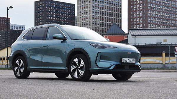 Не молния, но бодрит: подробный обзор и тест-драйв электрокроссовера Geely EX5