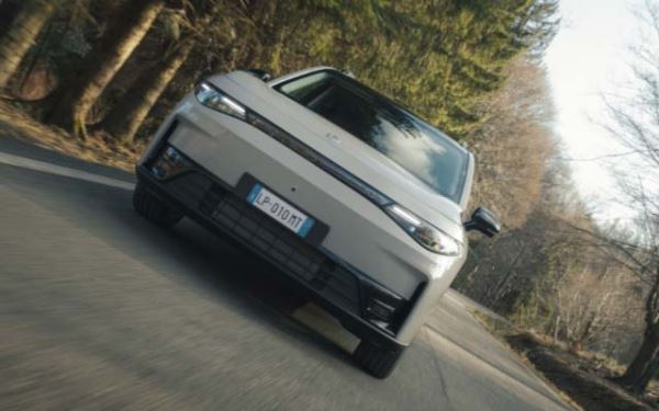 Китайский электрокроссовер Leapmotor C10 AWD на полном приводе стал одним из самых мощных на рынке